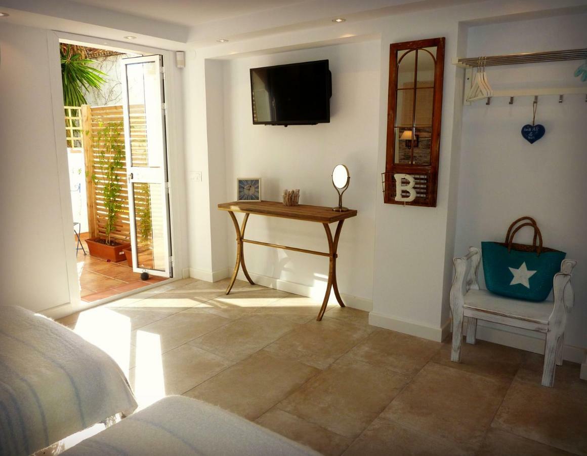 Villa Breeze Boutique Guest Rooms, Marbella Sitio de Calahonda Bagian luar foto