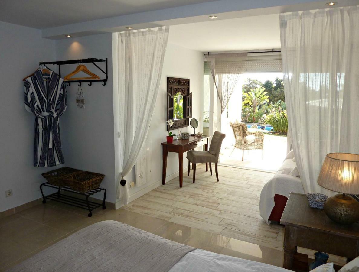 Villa Breeze Boutique Guest Rooms, Marbella Sitio de Calahonda Bagian luar foto