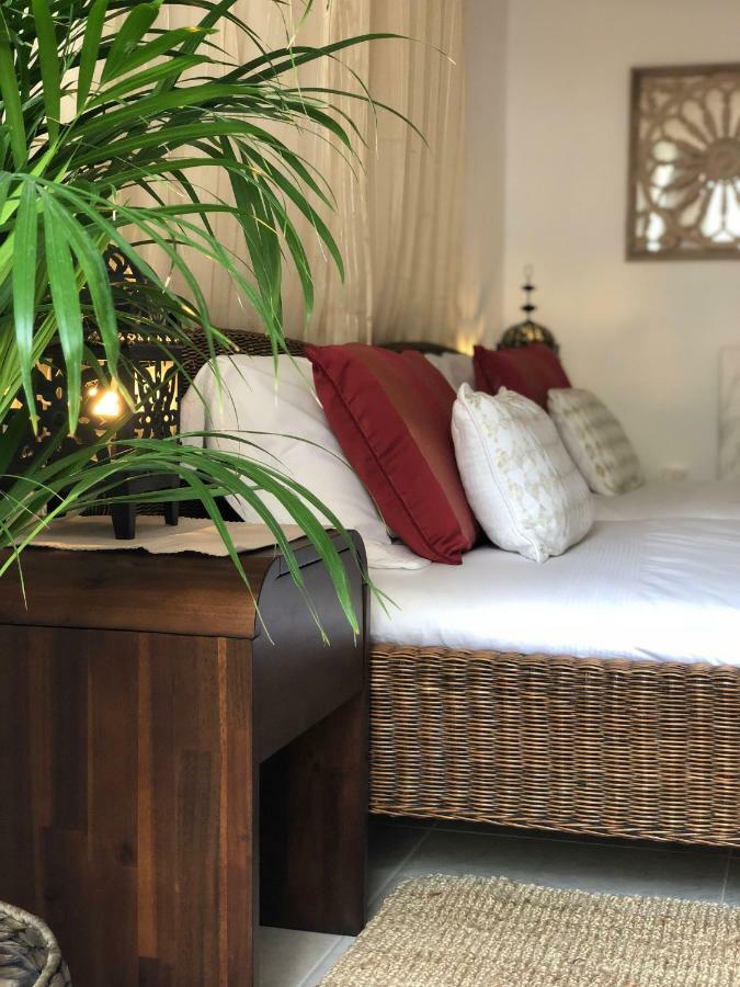 Villa Breeze Boutique Guest Rooms, Marbella Sitio de Calahonda Bagian luar foto