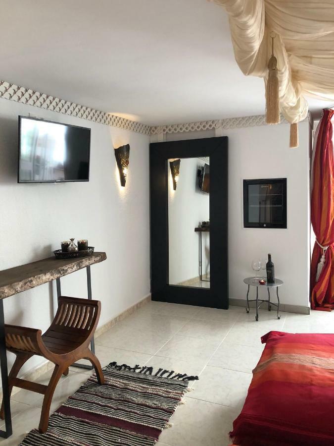 Villa Breeze Boutique Guest Rooms, Marbella Sitio de Calahonda Bagian luar foto