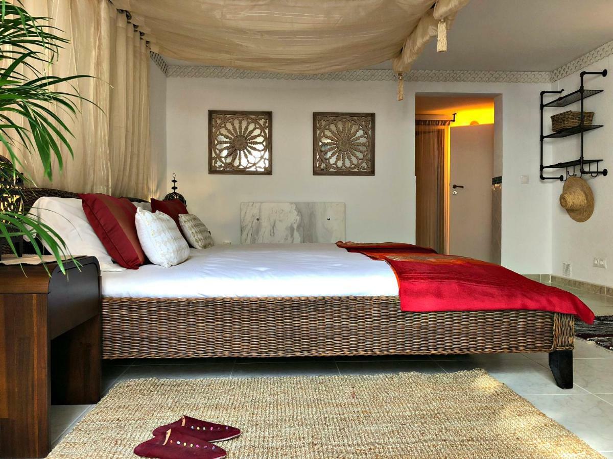 Villa Breeze Boutique Guest Rooms, Marbella Sitio de Calahonda Bagian luar foto